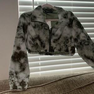 Zara cropped active jacket (Size Medium)